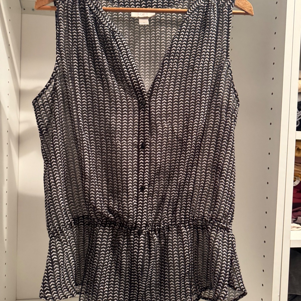 LOFT Super cute sheer Top